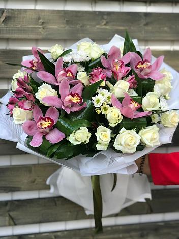 Букет цветов из: Розы и Хризантемы в Гладковской