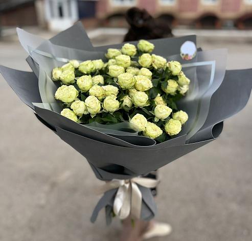 Букет Белые кустовые розы Солинеро в Гладковской