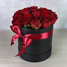 Цветочная композиция из Розы в шляпной коробке в Гладковской